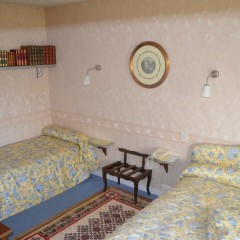 Chambre triple, avec Bibliothèque lit de 180cmx200cm et de 100cmx200cm