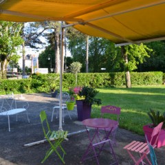 Hôtel de charme Angers : Terrasse de l'hôtel le Castel pour se détendre