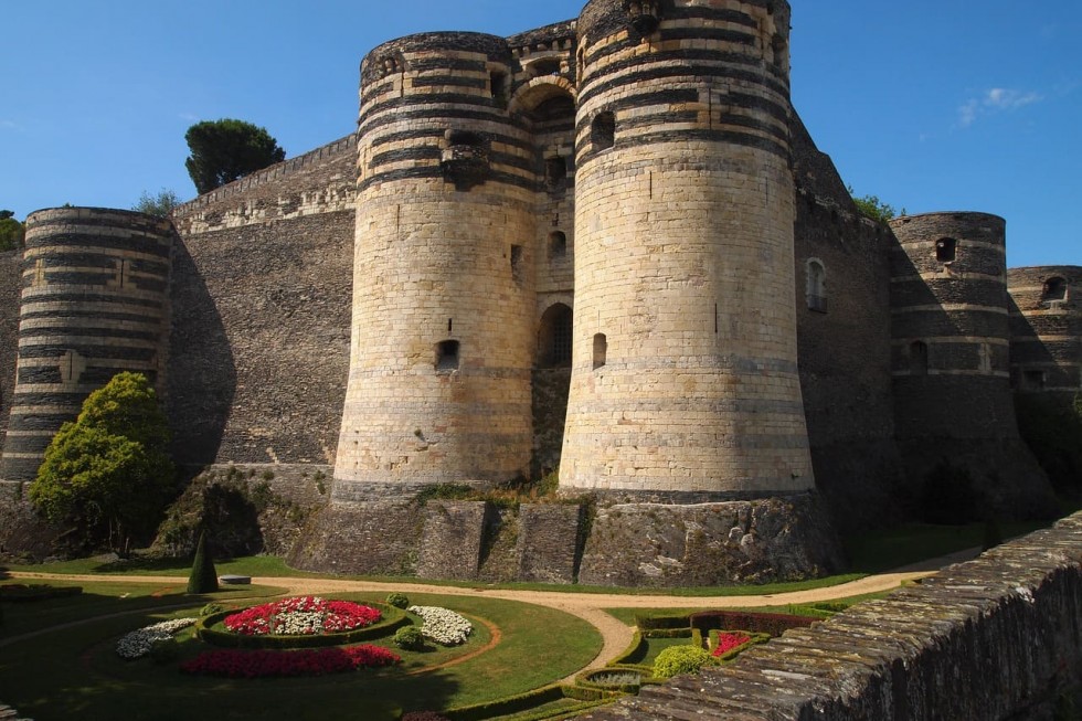 Vue extérieure du château d'Angers près de l'hôtel de charme Le Catsel