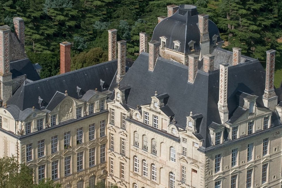 vue aérien du château de Brissac à Brissac Quincé près d'Angers